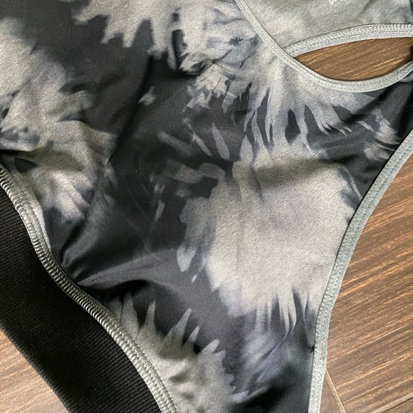 Nux Tie Dye Sports Bra Radiant Floral Racer L (Runs Small) NWT - Picture 2 of 2